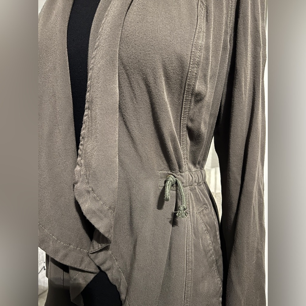 ALTAR’D STATE LIKE NEW! WOMEN’S CAREER CASUAL JACKET IN OLIVE GREEN SIZE SMALL
